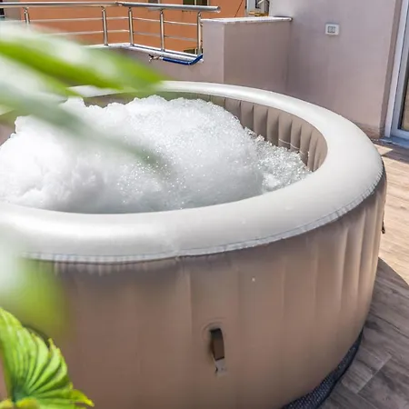 Luxury Seaview With Big Terrace And Jacuzzi شقة