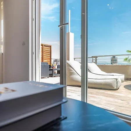 Luxury Seaview With Big Terrace And Jacuzzi شقة *