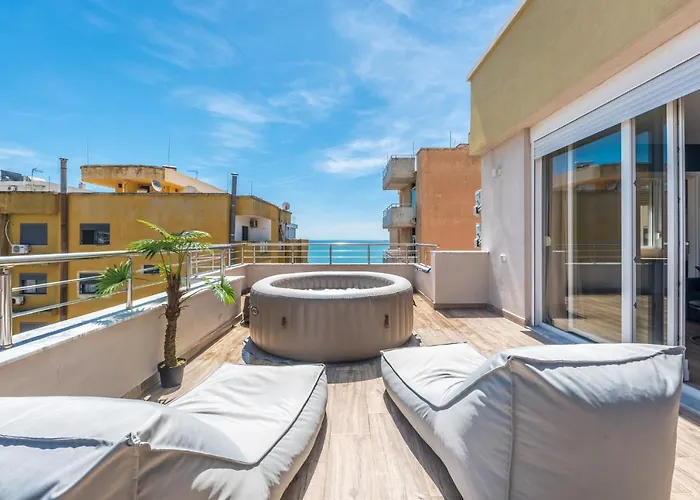 Luxury Seaview With Big Terrace And Jacuzzi شقة