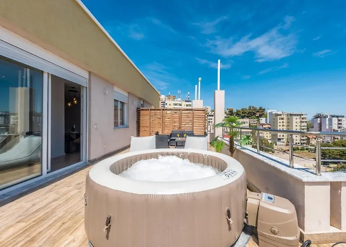Luxury Seaview With Big Terrace And Jacuzzi شقة دراس