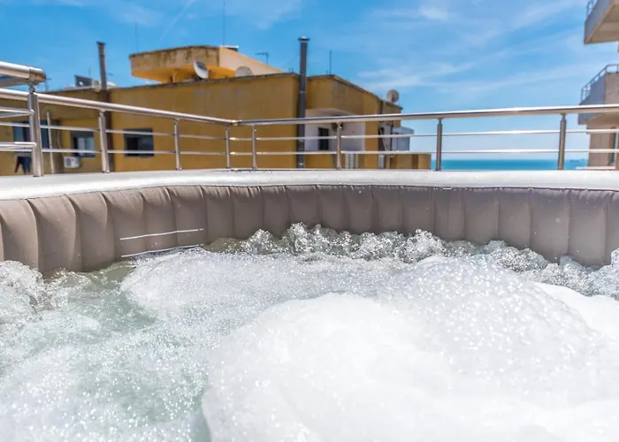 Luxury Seaview With Big Terrace And Jacuzzi 아파트 *