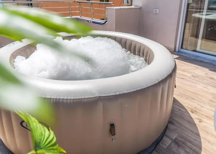 Luxury Seaview With Big Terrace And Jacuzzi 아파트
