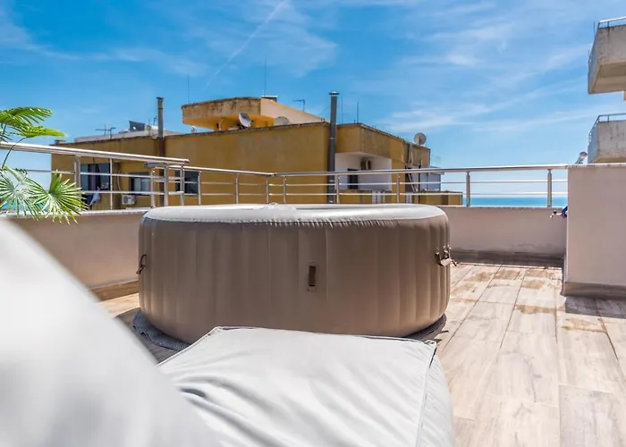 Luxury Seaview With Big Terrace And Jacuzzi شقة دراس