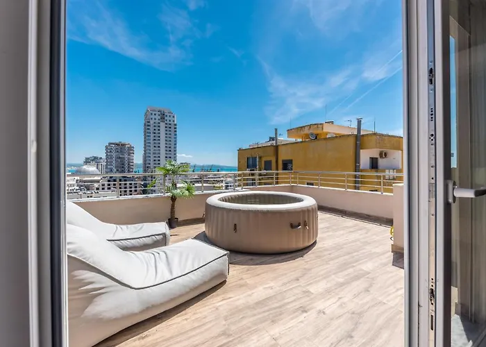Luxury Seaview With Big Terrace And Jacuzzi شقة