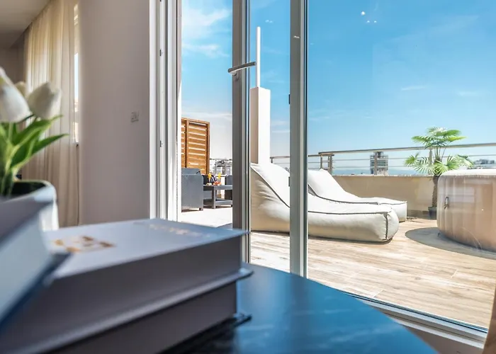 Luxury Seaview With Big Terrace And Jacuzzi شقة *